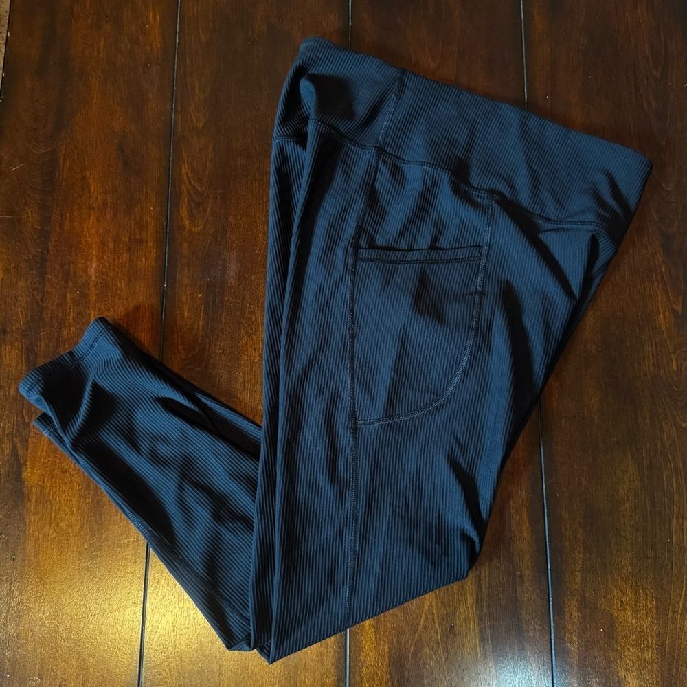 2 Pairs Old Navy Black & Camo Leggings Set Large - Picture 8 of 10